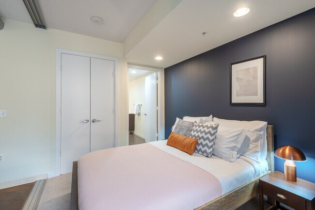 Building Photo - 1100 First St SE