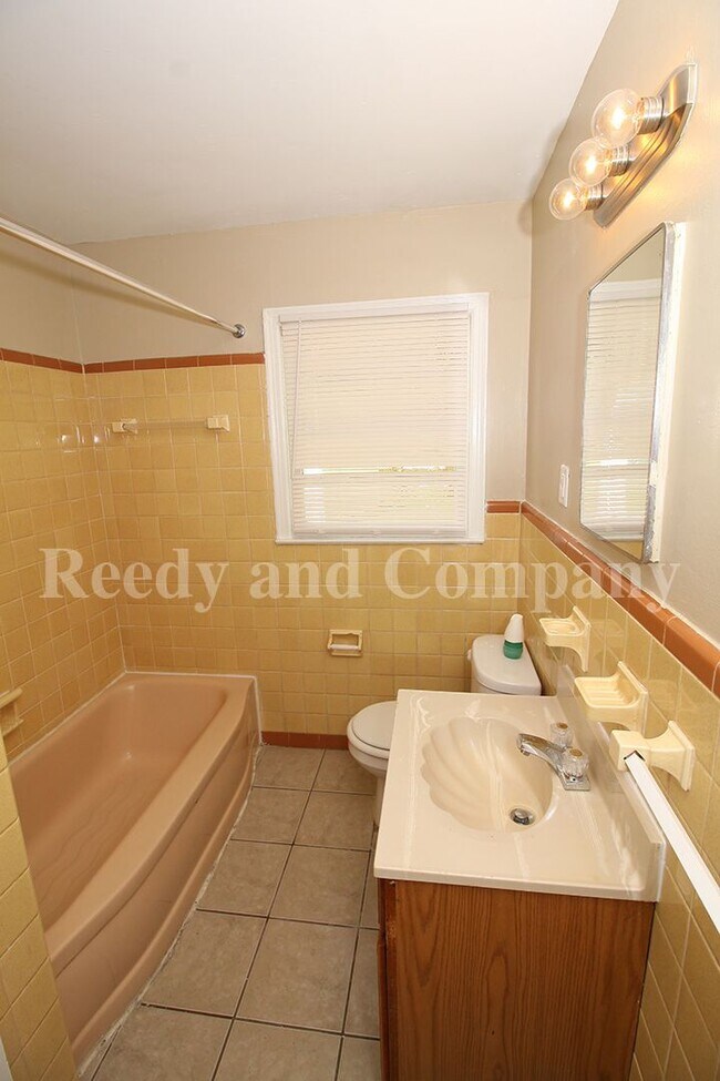 Building Photo - 1555 S Perkins Rd