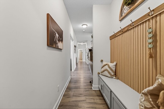 Building Photo - Spacious Stateside Home with Bonus Room & Screened-In Porch