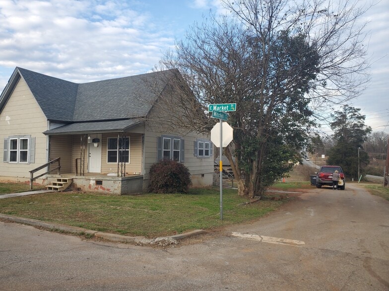 Building Photo - 1409 E Market St