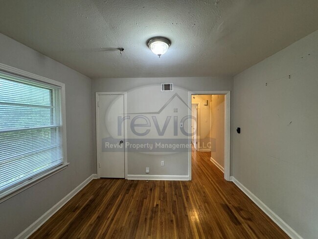 Building Photo - 1356 Mt Moriah Rd