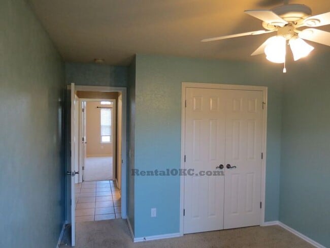 Building Photo - Moore 3/2 bed plus office and a storm shelter! Great schools, great access!