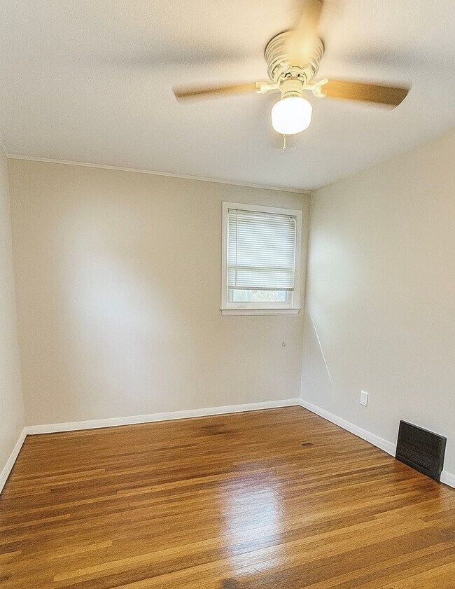 Building Photo - 3 Bed 1 Bath – Rental On Millbrook Road
