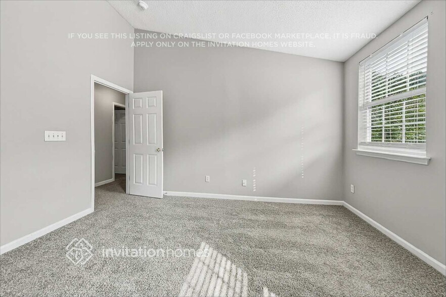 Building Photo - 3939 Armitage Dr
