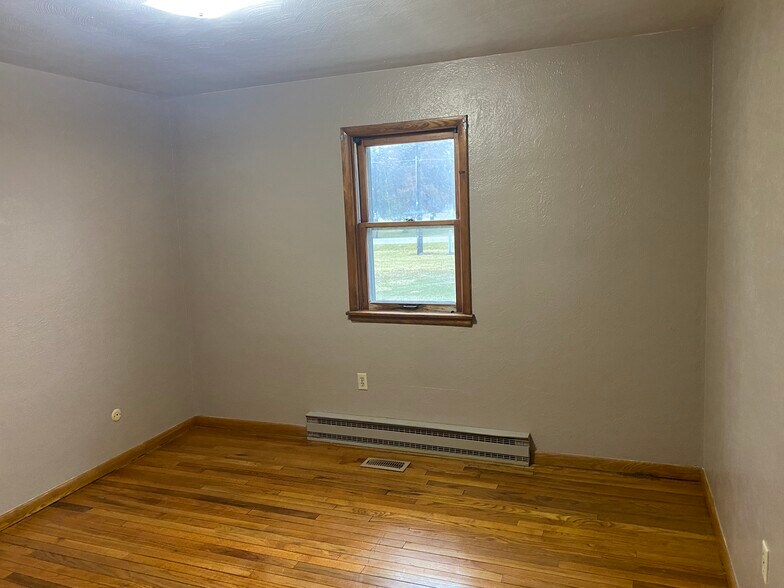 Bedroom - 3058 E County Road 50