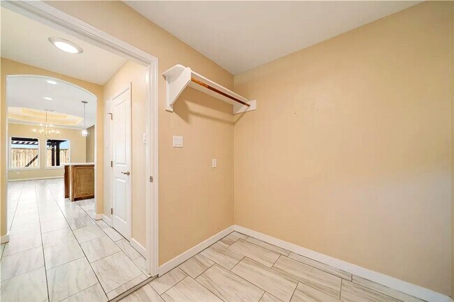 Building Photo - 4BR/3BA in Southside