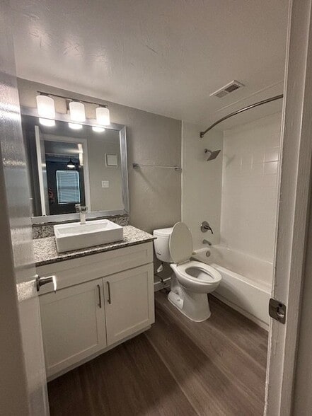 Building Photo - 2010 Estrada Pkwy