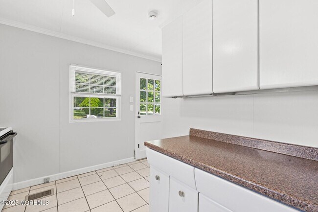 Building Photo - 565 Prospect Ave