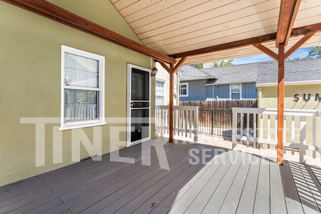 Building Photo - 657 40th St