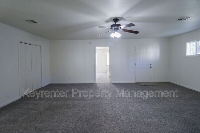 Building Photo - 622 E Xyler St