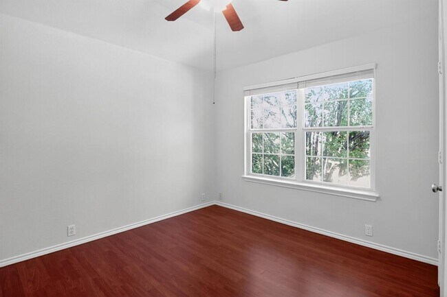 Building Photo - 1208 Heritage Hill Cove