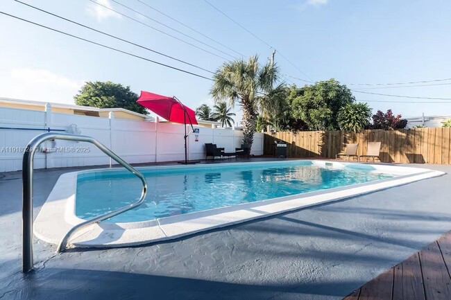 Building Photo - 5841 NE 3rd Ave