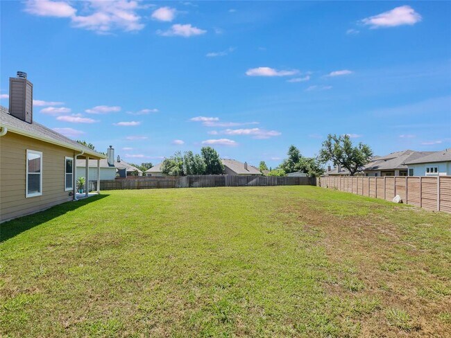 Building Photo - 901 Elmwood Dr