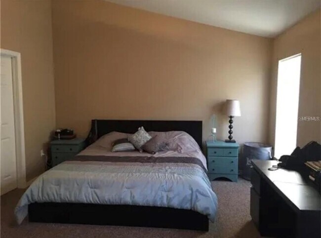 Building Photo - 722 Rollins Dr