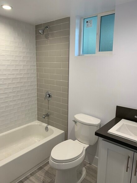 Building Photo - 789 E 41st Pl