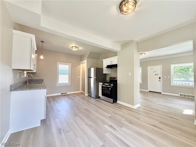 Building Photo - 41 Dewhurst Ave
