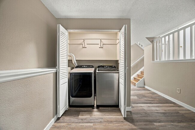 Building Photo - 9333 Cattail Ct