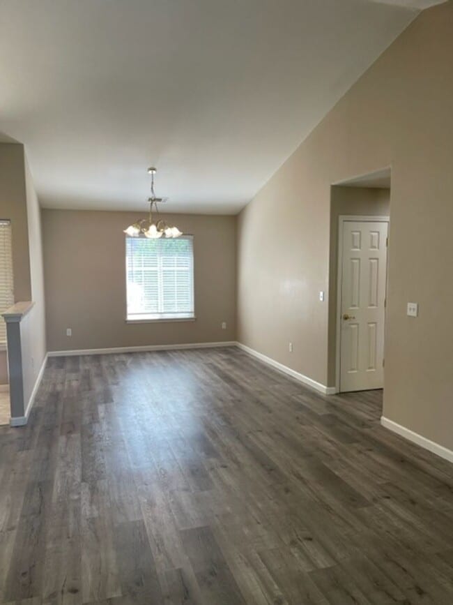 Building Photo - Home on Palo Cedro Golf Course!