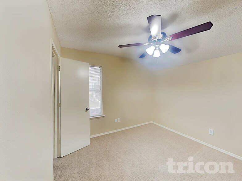 Building Photo - 2087 Palomino Trail