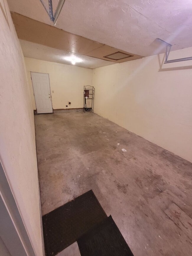 Building Photo - HOO-360-18th