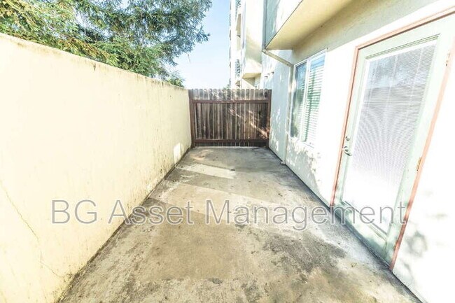 Building Photo - 1459 MacArthur Blvd