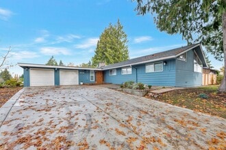 Building Photo - Woodridge Home 4bd 3ba great location!