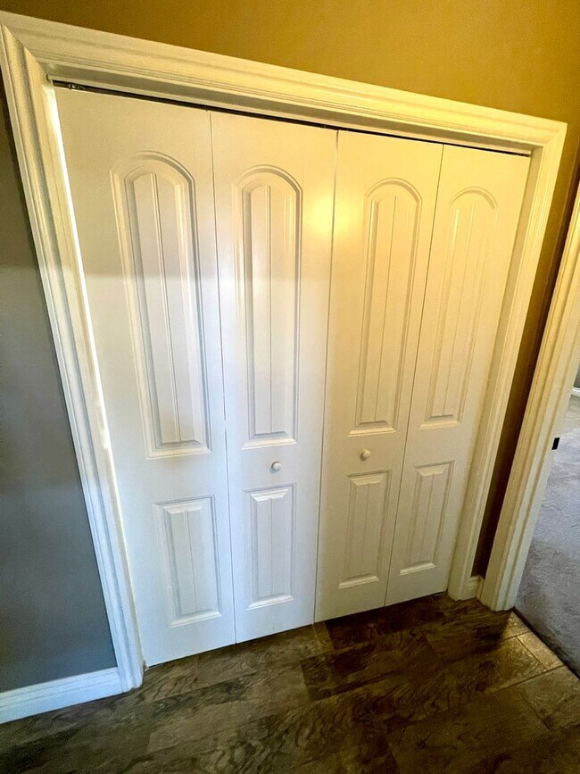 Building Photo - Beautiful 3 Bedroom Home in Central Kingman!