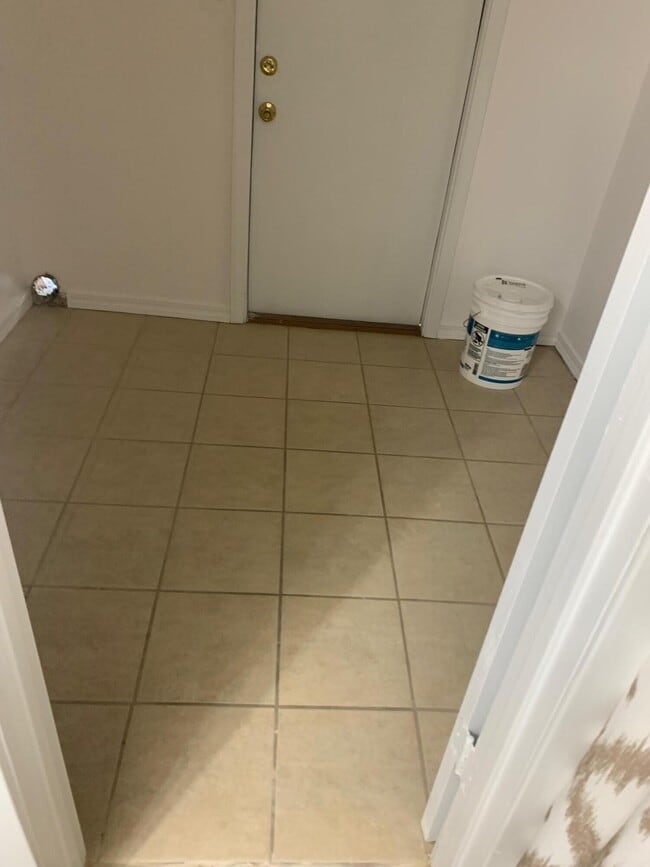 Building Photo - 806 Boulevard De L'Orleans