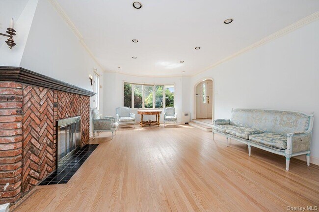 Building Photo - 1 Parkside Dr