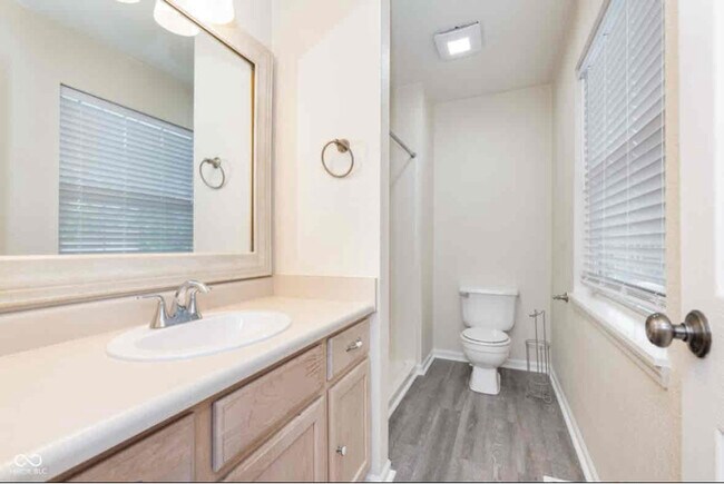 Building Photo - 851 Trotter Ct