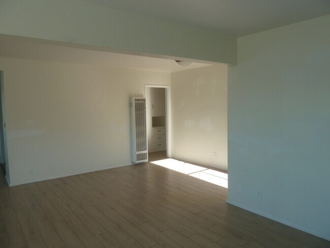 Building Photo - 1804 Esplanade