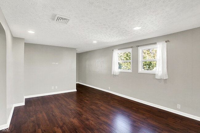 Building Photo - 301 W Pierce St