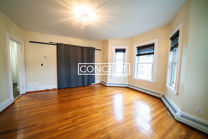 Building Photo - 376 Medford St