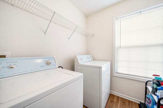 Building Photo - 740 Clairidge Ln SW