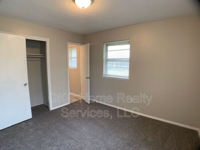 Building Photo - 6812 S Land Ave