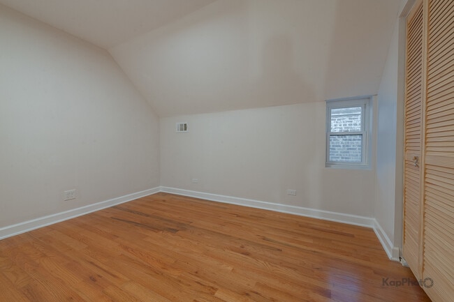 Building Photo - 527 N Ridgeway Ave