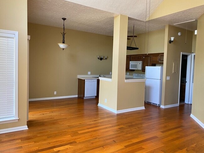 Building Photo - Cherry Hill condo off Bonita Pkwy!