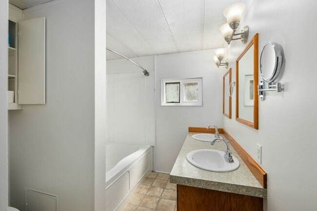Building Photo - 14510 S Lake Crabapple Rd