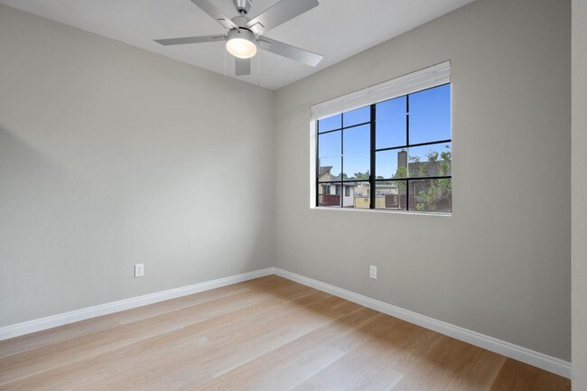 Building Photo - 850 Tamayo Dr