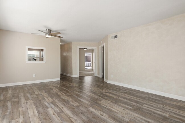 Building Photo - 500 Tiki Dr