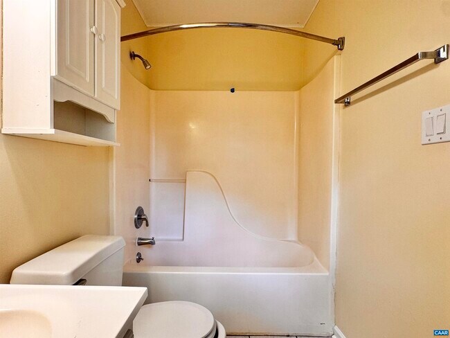 Building Photo - 4644 Briarwood Dr