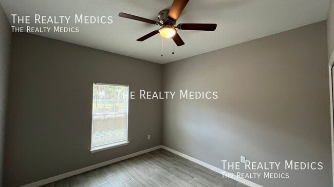 Building Photo - 850 Peyton Ave