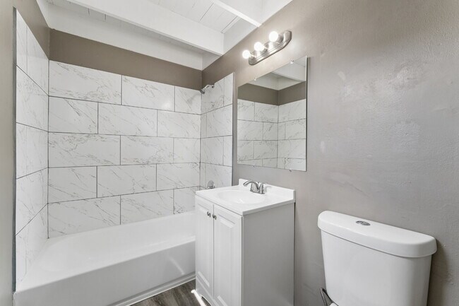 Building Photo - Charming Mid-Century Ranch Home Available Now!  1st Month's Rent is FREE!*