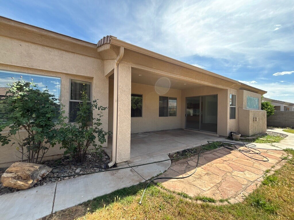 Building Photo - 2120 E Flintlock Way
