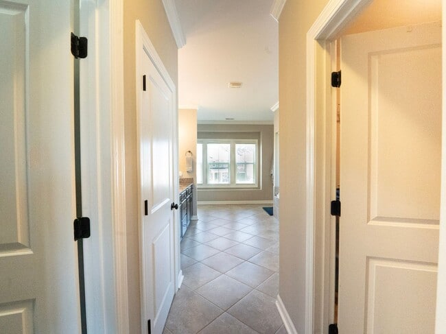 Building Photo - Elegant Richmond Hill Home with Screened Patio & Lagoon Views