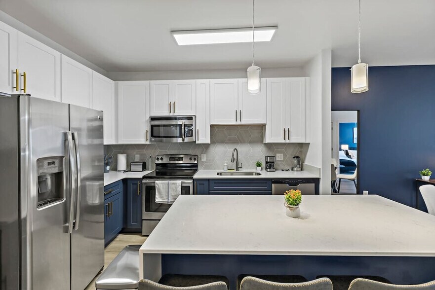Building Photo - 205 S Kings Dr