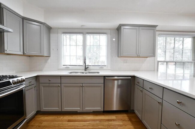 Building Photo - 4576 Wagon Wheel Dr