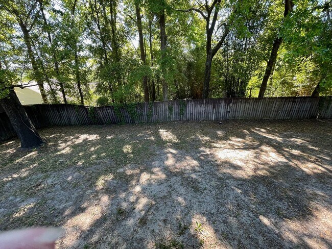 Building Photo - 4615 Gladstone Dr