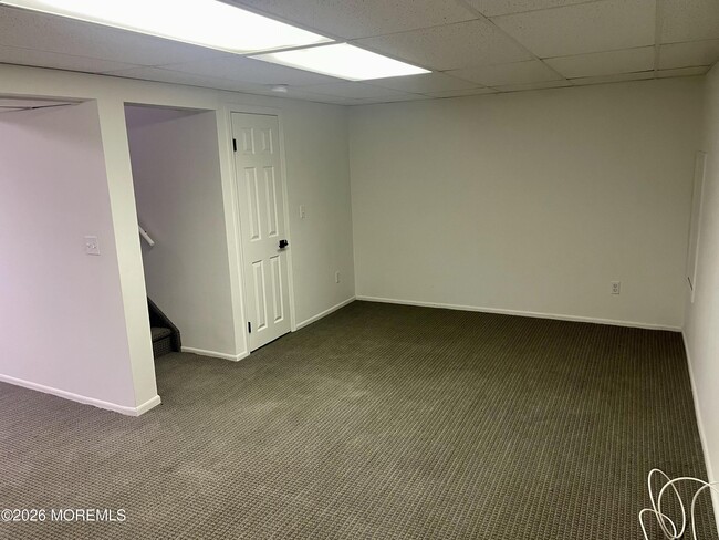 Building Photo - 44 Racquet Rd