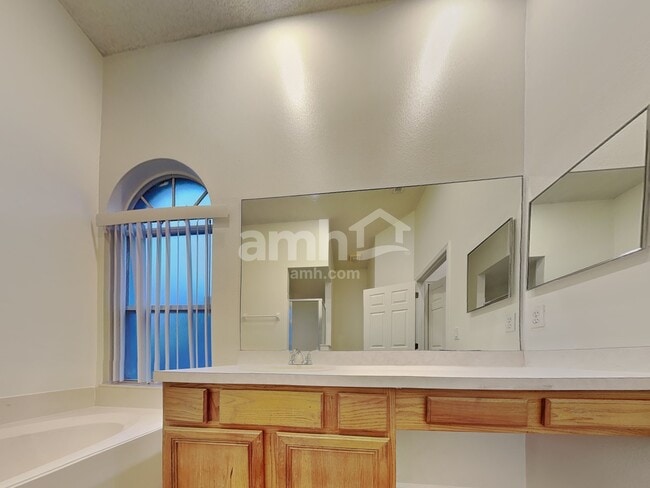 Building Photo - 12636 Enclave Dr